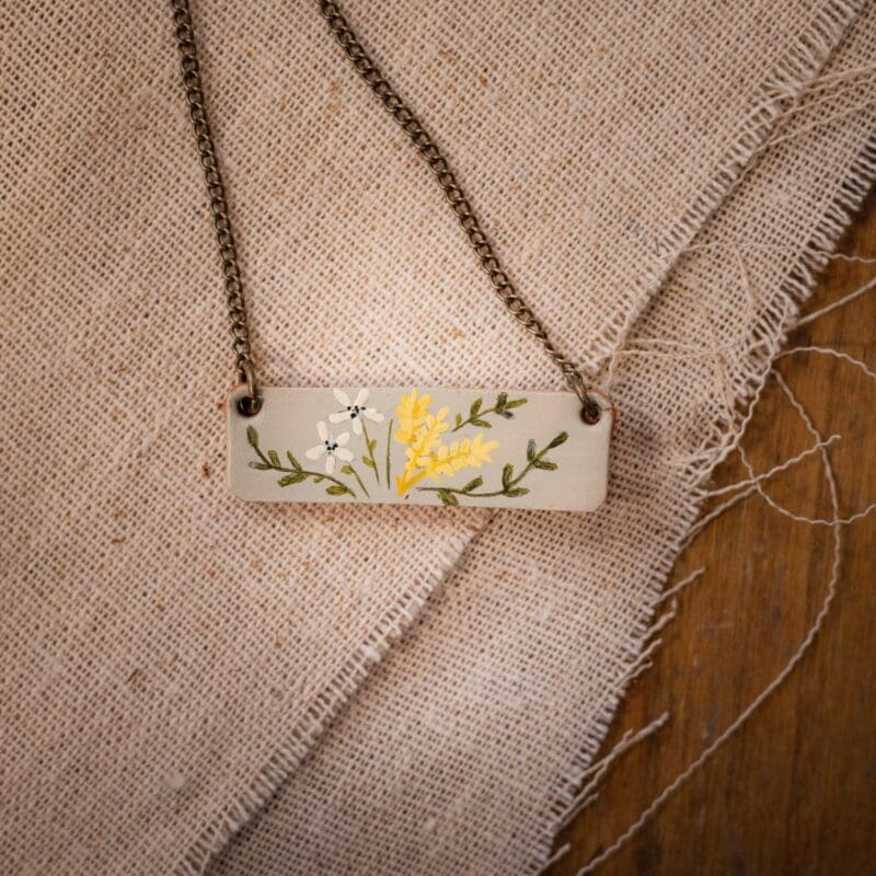 White Daisy Bar Necklace